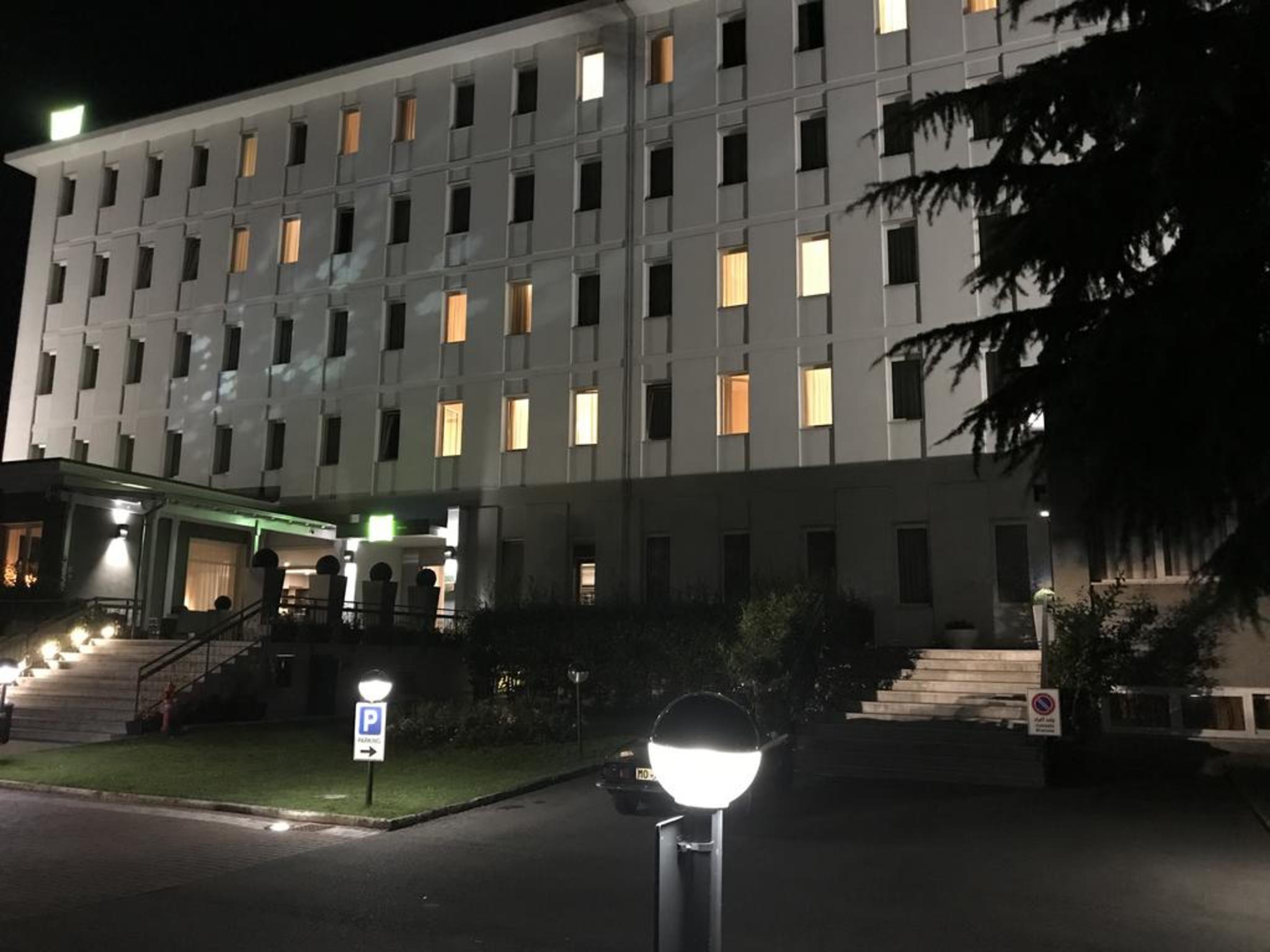 Bis Hotel Varese Luaran gambar