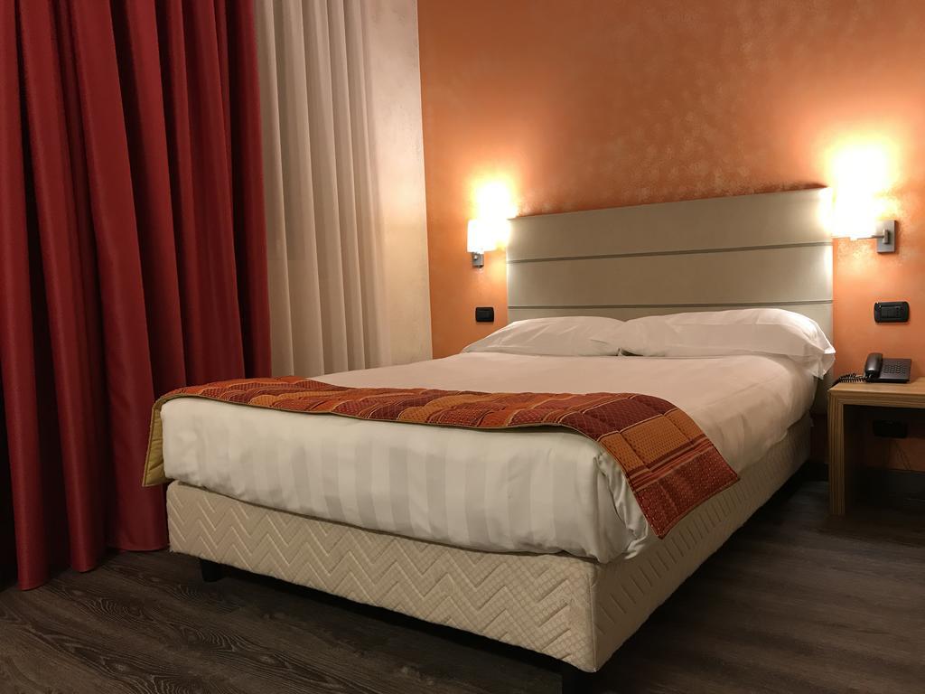 Bis Hotel Varese Luaran gambar
