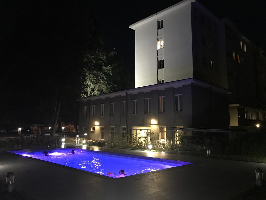 Bis Hotel Varese Luaran gambar