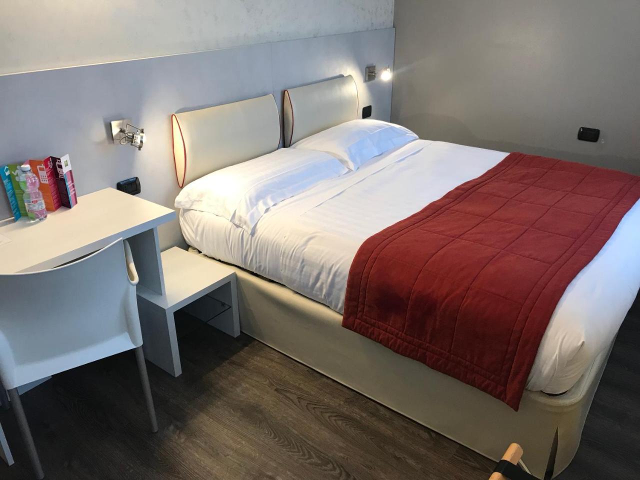 Bis Hotel Varese Luaran gambar
